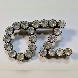 Wendy Gell Oz brooch the word 0Z and rhinestone chain.